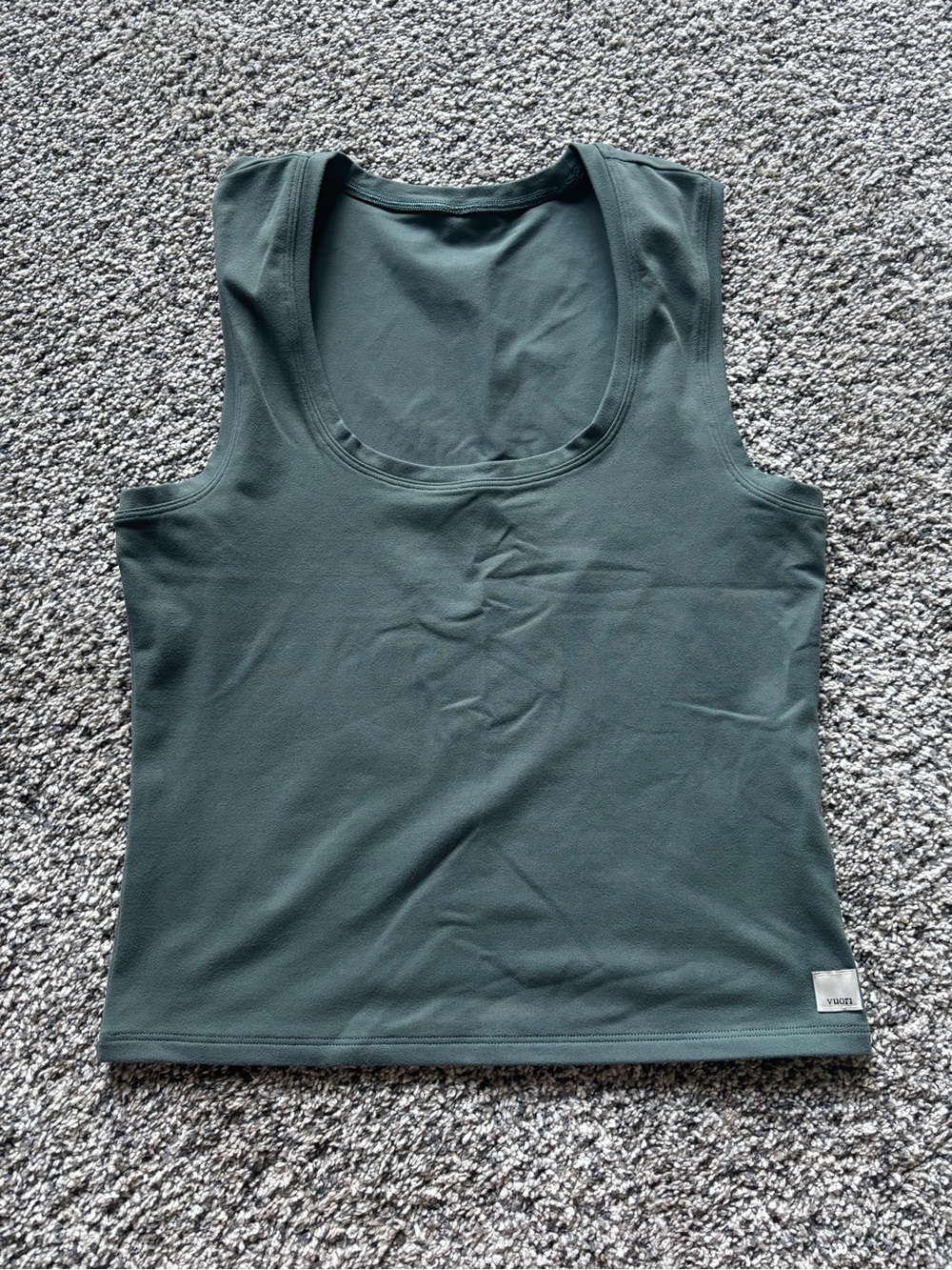 NWOT Vuori Halo Essential Scoop Tank Sz S